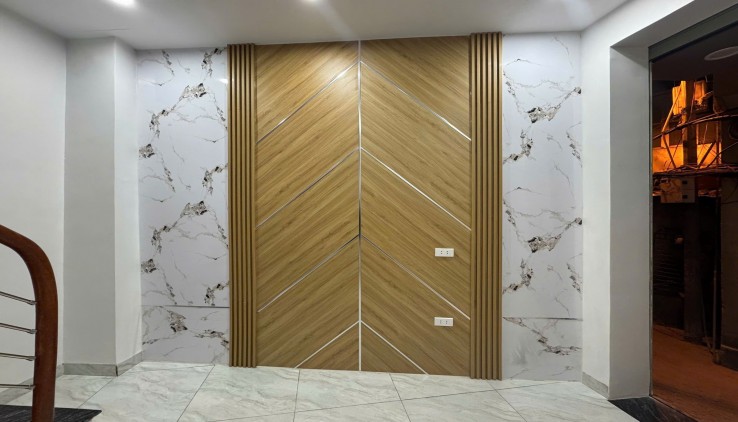 Bán nhà 4 tầng Đê Tô Hoàng, 3 ngủ đủ công năng, 3.380 tỷ
